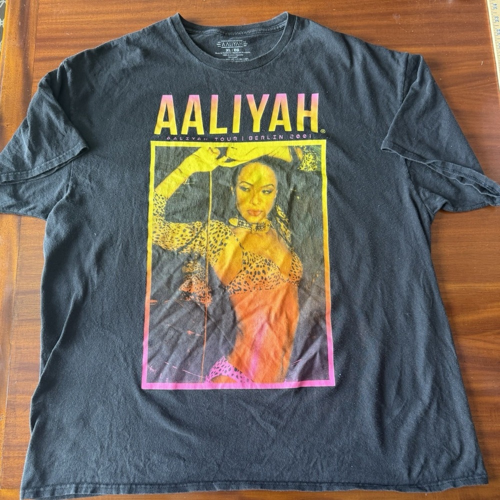 Aaliyah XL Black Graphic Tee Tour Berlin 2001 Graphic Concert Tee Vintage Cotton